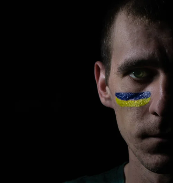 Närbild Porträtt Arg Patriotisk Ukrainsk Man Med Målade Gula Blå — Stockfoto