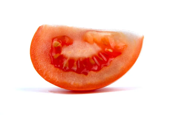 Stuk Gesneden Verse Tomaat Geïsoleerd Een Witte Achtergrond — Stockfoto