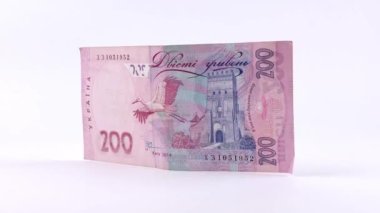 Ukrayna parası 200 UAH banknotu beyaz arka planda izole edildi.