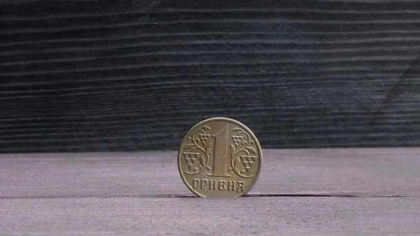 Moneda Acero Ucraniano Denominaciones Hryvnia Sobre Fondo Madera — Vídeos de Stock