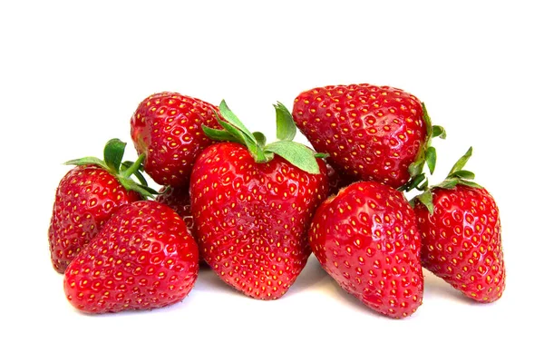 Haufen Köstlicher Frischer Roter Erdbeeren Isoliert Auf Weißem Hintergrund — Stockfoto