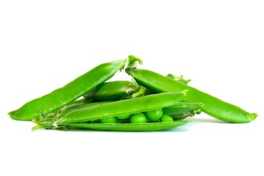 Beyaz bir arka plan üzerinde izole yeşil bezelye.