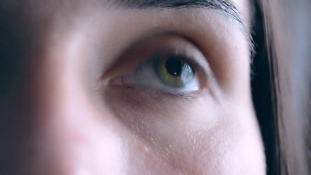 Gros Plan Yeux Femme Fille Recherche Ses Beaux Yeux Verts — Video