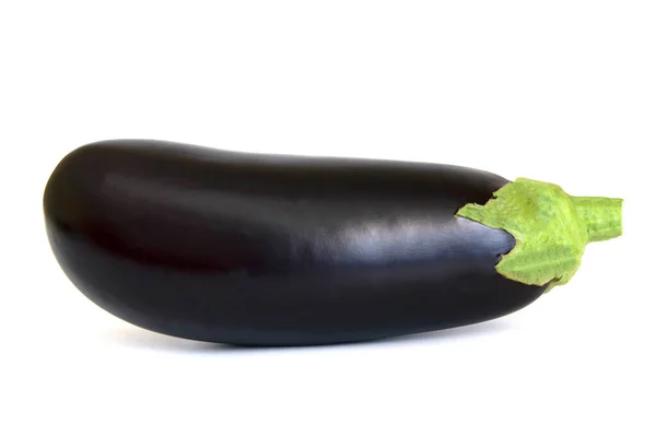 Een Verse Aubergine Geïsoleerd Een Witte Achtergrond — Stockfoto