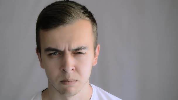 Emotional Angry Man Portrait Portrait Young Angry Guy Facial Emotions — Vídeo de Stock