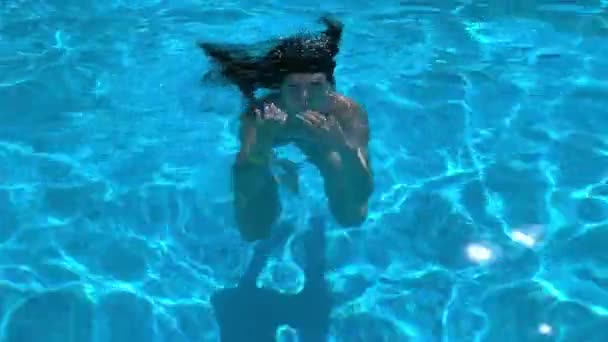 Attractive Brunette Hair Woman Jumping Out Water Pool Summer Vacation — Stockvideo