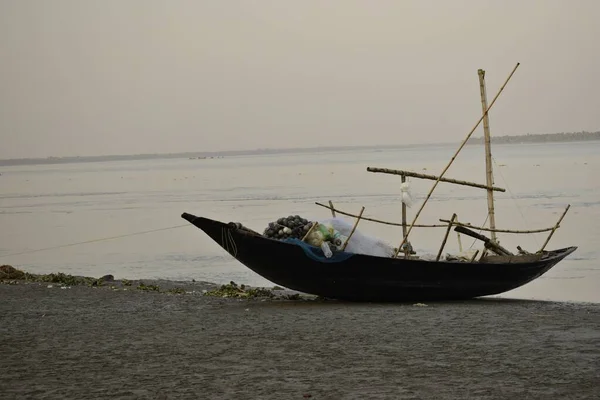 Strandade Fiskebåt Flodstranden Vid Sammanflödet Garchumuk Västra Bengalen India — Stockfoto