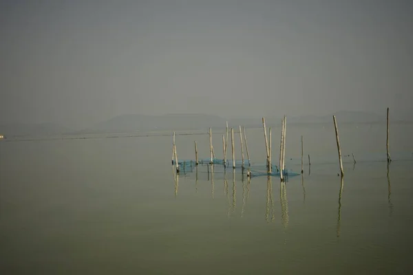 Armadilhas Peixe Dispostas Dentro Lago Chilika Rambha Odisha Índia — Fotografia de Stock