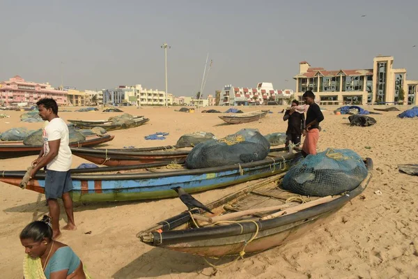 Puri Morze Plaża Odisha Indie Marzec 2022 Pracownicy Naruszające Łodzie — Zdjęcie stockowe