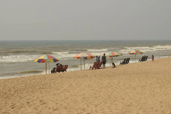 Toeristen Ontspannen Puri Zee Strand Odisha India — Stockfoto