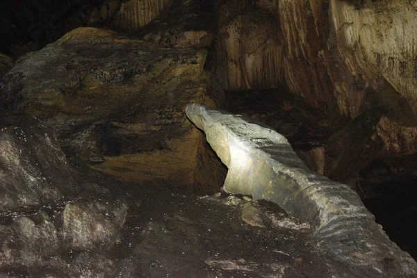 Stalagmiet Gevormde Structuur Met Krokodil Kotumbsar Grot Kanger Vallei Nationaal — Stockfoto