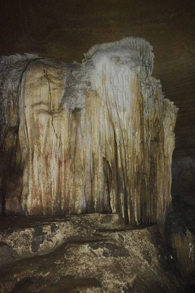 Parede Cristalizada Projetada Caverna Kotumbsar Formada Pela Formação Stalactite — Fotografia de Stock