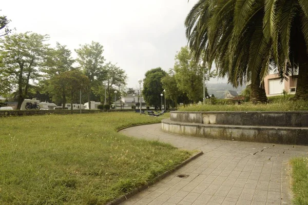 Hermoso Parque Con Toque Verde Todo Laredo España —  Fotos de Stock