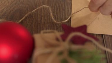 Yılbaşı takvimi hazırlamak ev yapımı el işi el yapımı el işleri rakam etiketleri yapıştırmak 