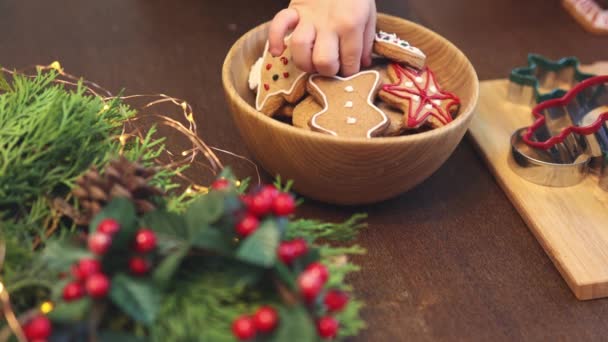 Unrecognizable child hand takes fresh baked decorated christmas cookie pastry — Stock Video