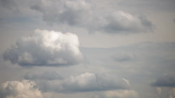 Background of white fluffy clouds — Stock Video