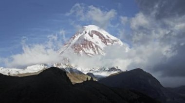 Georgia 'daki Karlı Dağ Zamanı