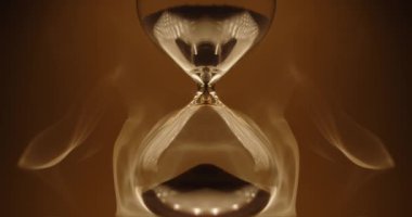 Altın arkaplanda soyut kum saati