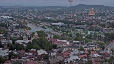 Günbegün Tiflis şehrinin zamanlaması