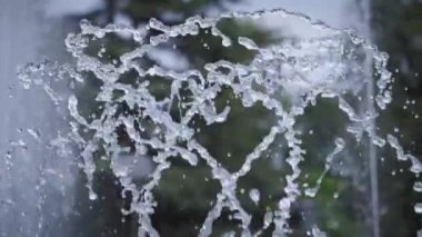 Su akıntıları güzel şekiller yaratır.