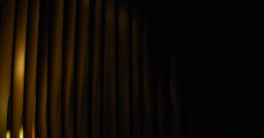 Işık soyut çizgiler oluşturuyor