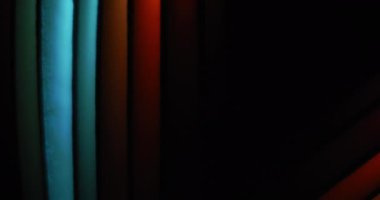 Kırmızı ve mavi elementler, ayna etkisi