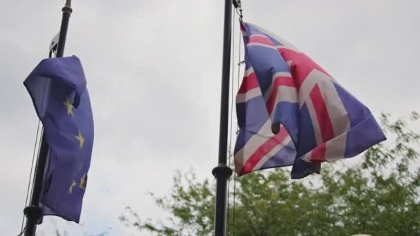 Banderas nacionales del Reino Unido y Europa — Vídeo de stock