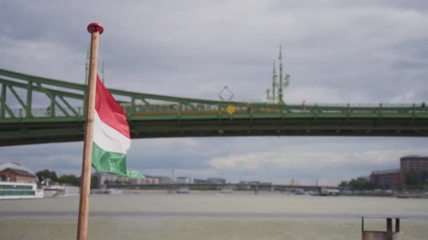 Флаг Венгрии в Будапеште — стоковое видео