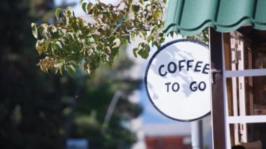 İmzalamak için kahveyi kapat.