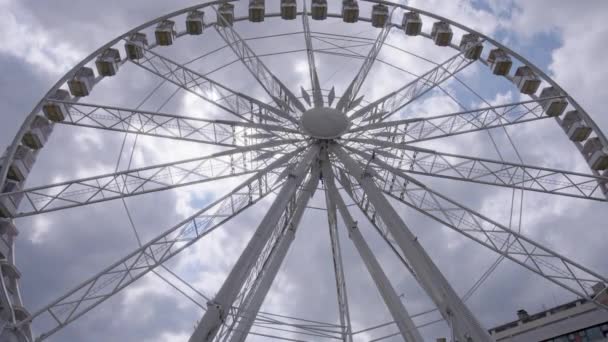 White ferris wheel, wide angle — Stock Video