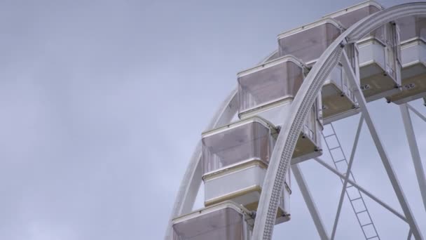 Fechar a roda gigante rotativa — Vídeo de Stock