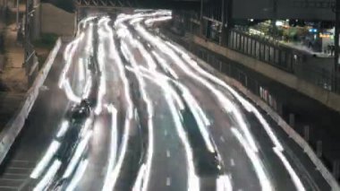 Otoyoldaki trafiğin zamanlaması