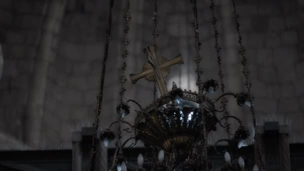 教堂里的古董吊灯 — 图库视频影像