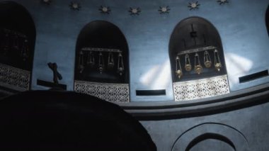 Kilisenin iç dekorasyonu.