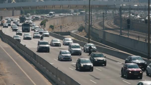 Trafic sur une autoroute à voies multiples — Video