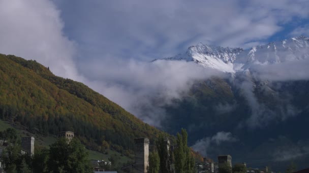 Starobylá Vesnice Svan Towers Obklopena Malebnými Zasněženými Horami Gruzii Zpomalený — Stock video