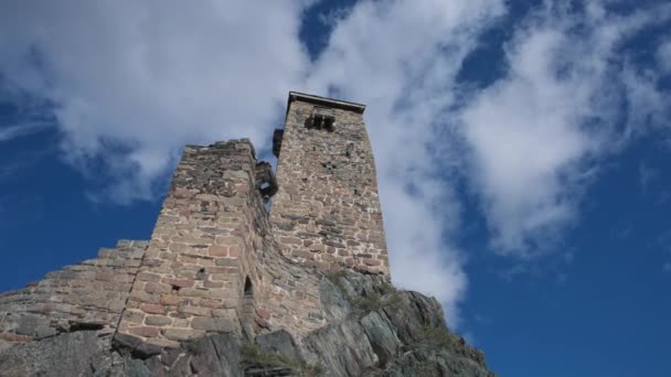 Fortaleza Torre Svan Sobre Fondo Azul Del Cielo Svaneti Georgia — Vídeos de Stock