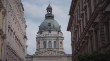 Macaristan, Budapeşte 'deki St. Stephens Bazilikası. Yavaş çekim. 