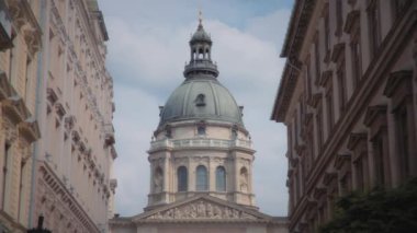 Macaristan, Budapeşte 'deki St. Stephens Bazilikası. Yavaş çekim. 