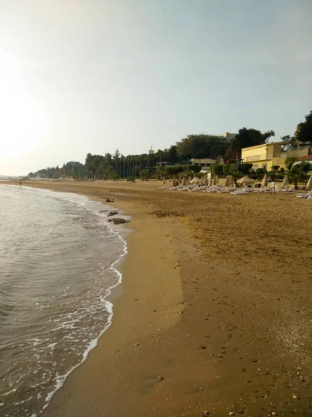 Spiaggia Sabbia Bianca Spiaggia Sabbiosa Mare Calmo Sullo Sfondo Turchia — Foto Stock
