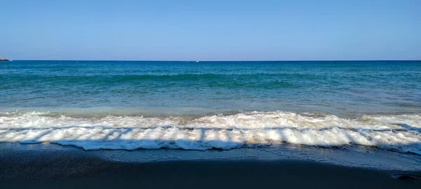 Güzel Deniz Dalgaları Kumlu Sahil Kum — Stok fotoğraf
