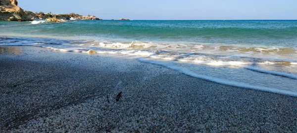 Красивый Вид Пляж Голубой Водой Фоне Неба — стоковое фото