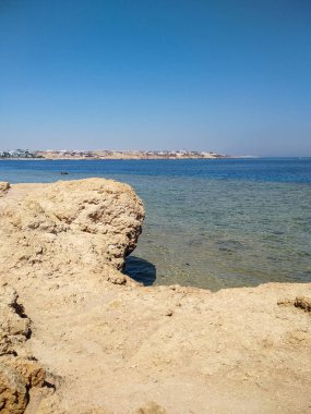 Deniz kıyısının güzel manzarası