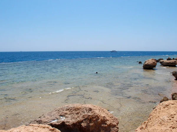 Spiaggia Rocciosa Sulla Costa — Foto Stock