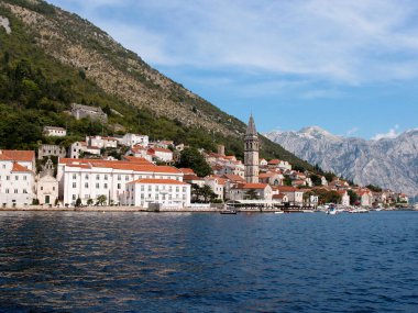 Kotor Körfezi, Karadağ 'ın deniz manzaralı Perast kenti
