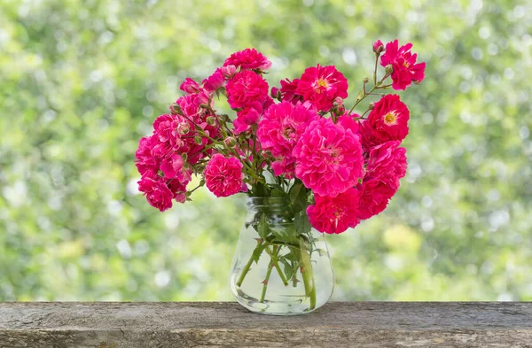 Bouquet Roses Glass Jar Wooden Bar Copy Space — Stockfoto