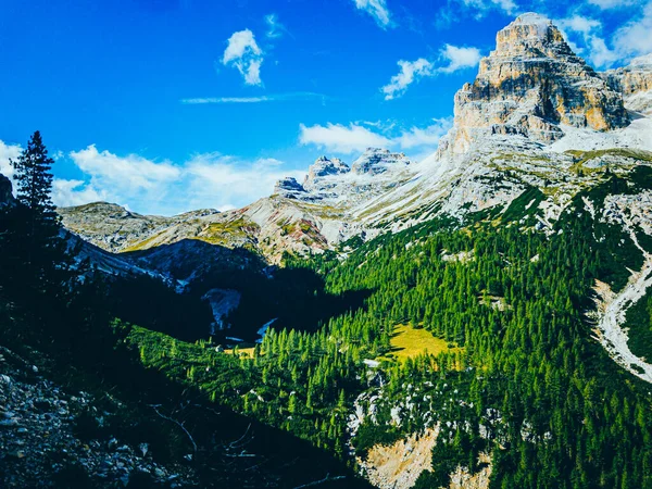 ドロマイトのLagazuoi山 イタリアの山 カラフルな山脈 ファニス山脈 — ストック写真