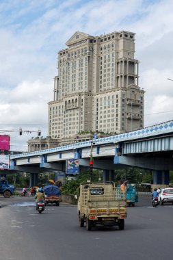 12 Eylül 2021, Kolkata, Batı Bengal, Hindistan: Maa üstgeçişini ve ITC Royal Bengal otelini gösteren güzel bir şehir manzarası.