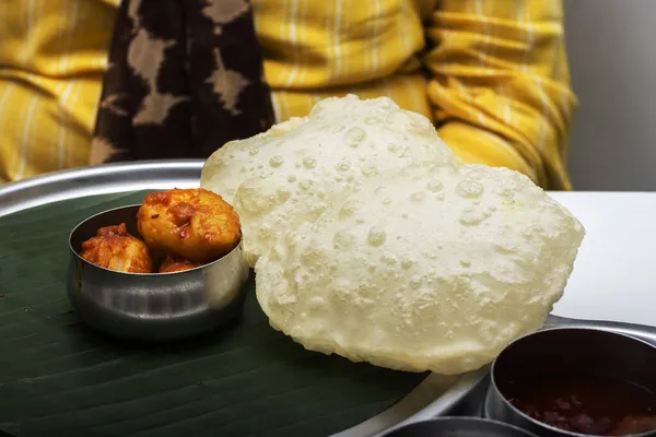 Delizioso Pane Bengalese Chiamato Luchi Servito Con Curry Patate Chiamato — Foto Stock