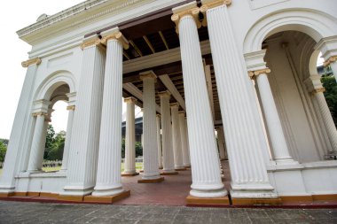 Vidyasagar köprüsüne sahip ikonik antik koloni mimarisi ünlü Kolkata, Hindistan toprak damgası.